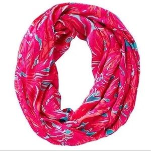 Lilly Pulitzer Riley Infinity Scarf in Sea Blue Flirty Sea print